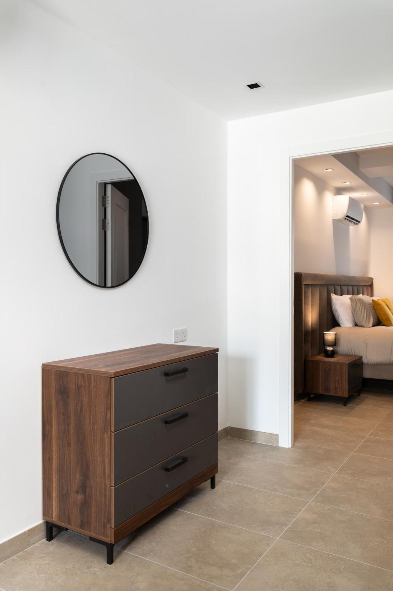 Modern 1br Close To Manoel Island Saint Julians & Tigne Shopping Mall